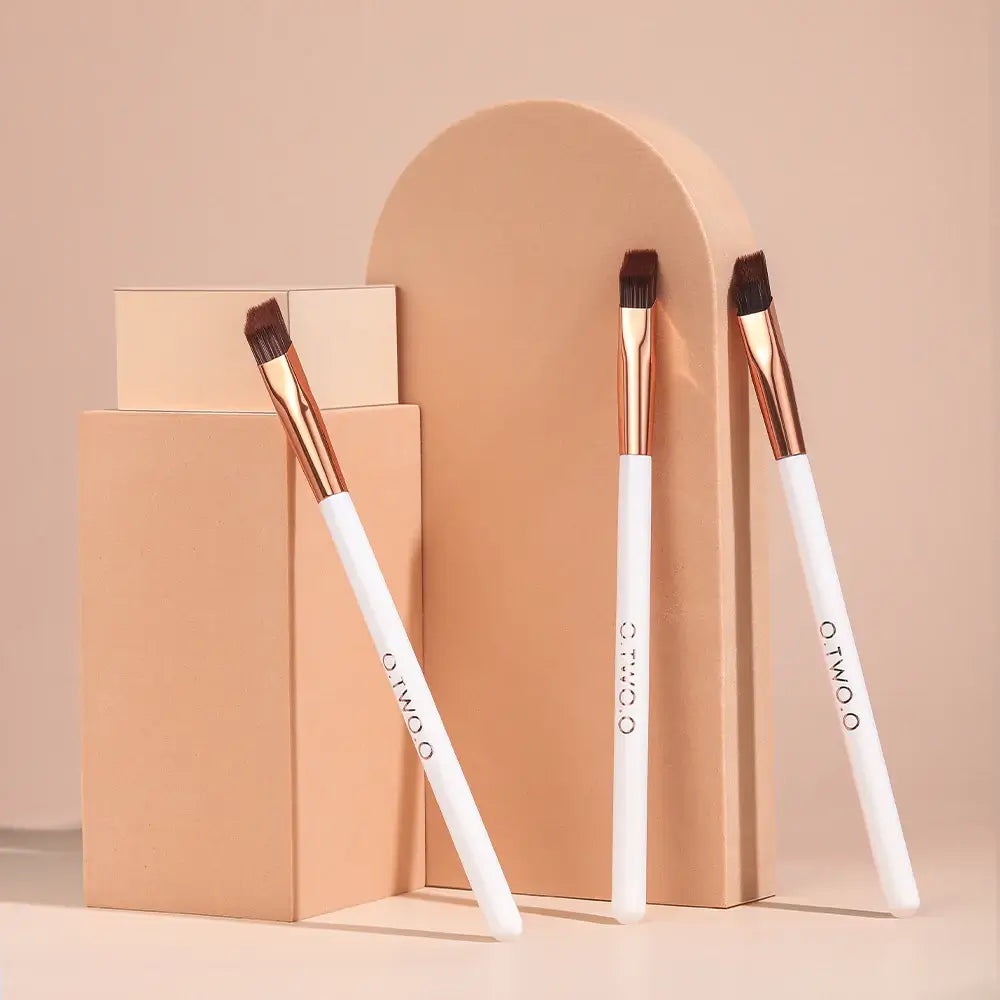 OTO COSMETICS Eye Brush  - ( Upto 90% Off )