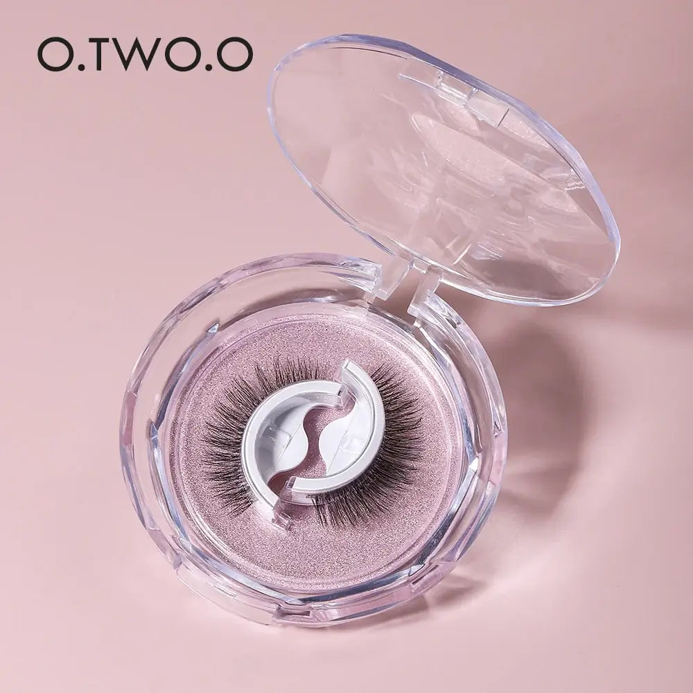 OTO COSMETICS SELF ADHESIVE EYELASHES  - ( Upto 90% Off )